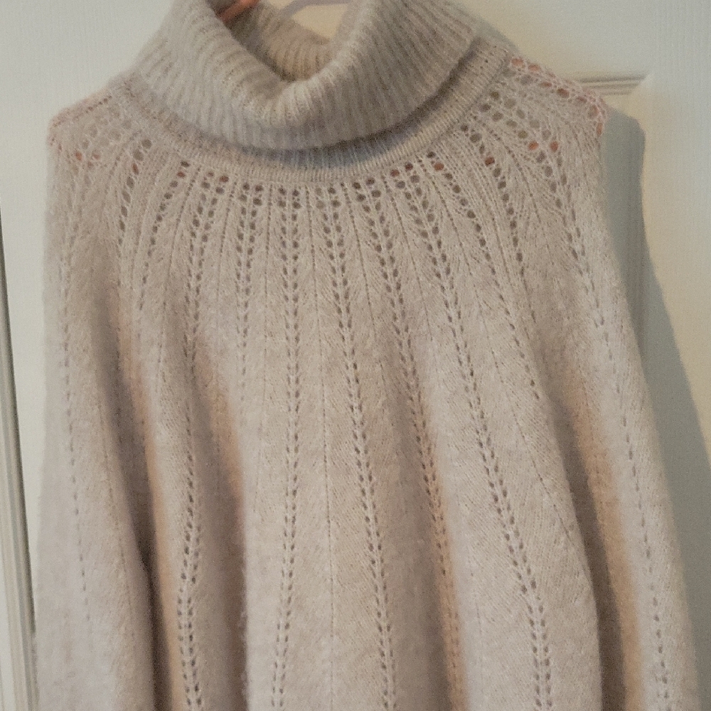 Cozy Cream Turtleneck Sweater with Textured Knit